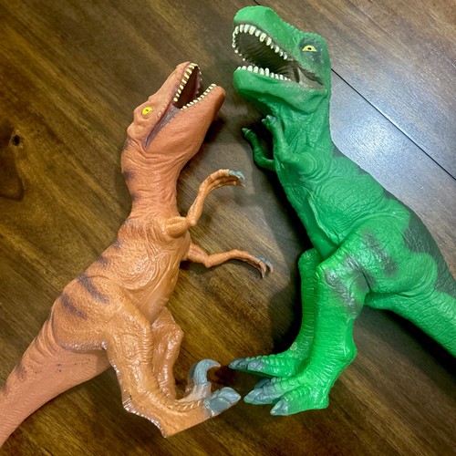 Velociraptor tyrannosaurus